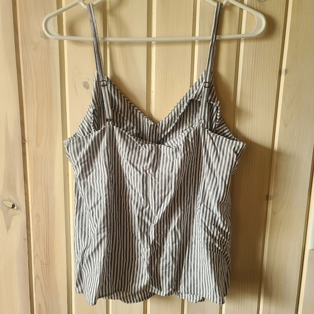 NWOT Pinstriped basic tank - Picture 4 of 4